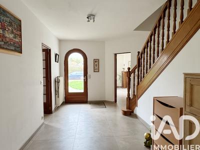 Maison - 230 m² - 9 pièces