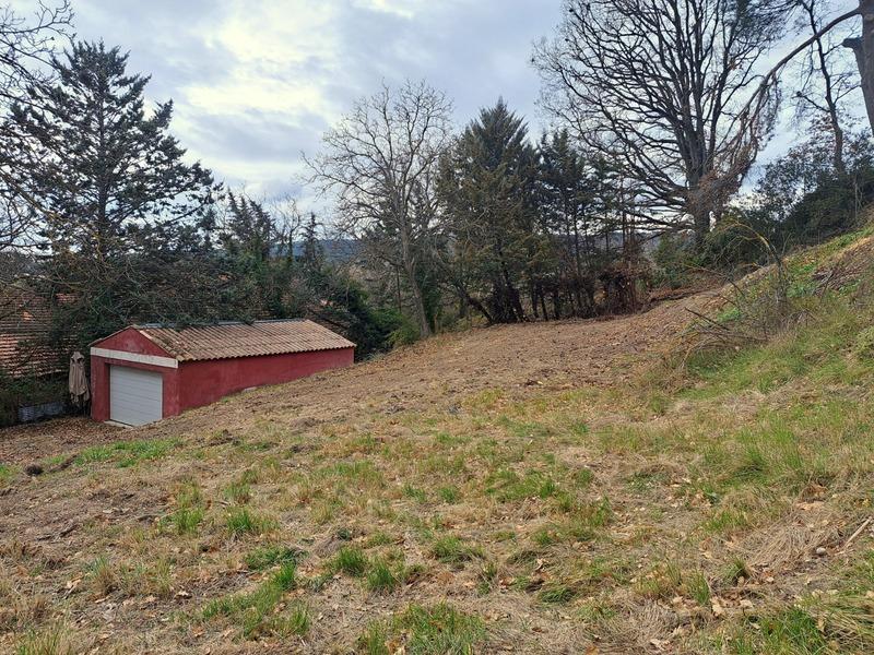 Terrain constructible - 1 821 m²