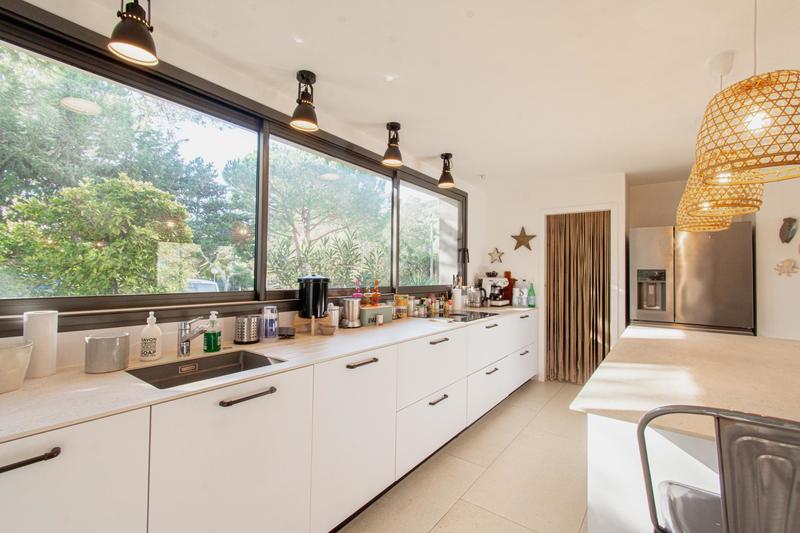 Local commercial - 1 171 m² - 58 pièces