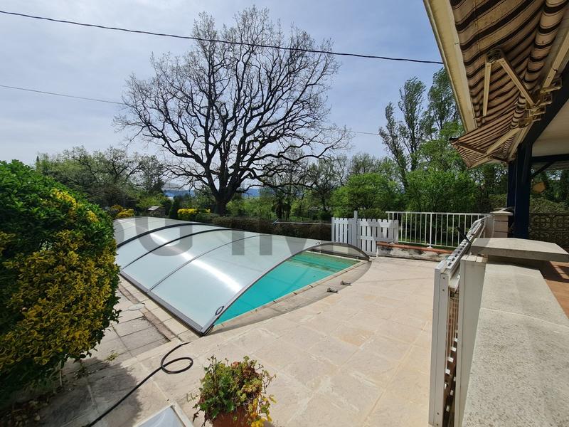 Propriété - 214 m² - 7 pièces