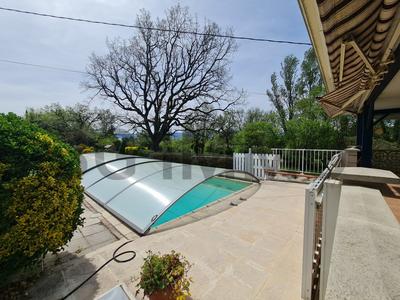 Propriété - 214 m² - 7 pièces