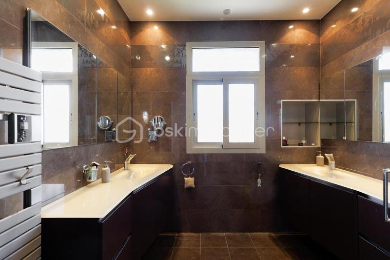 Villa - 166 m² - 6 pièces