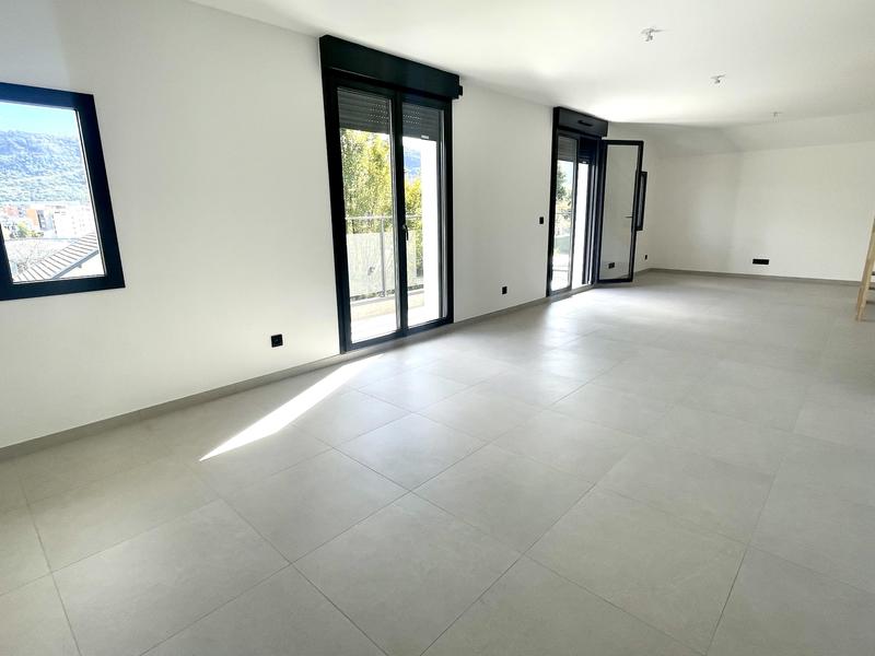 Appartement - 80 m² - 4 pièces