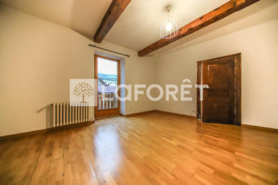 Maison - 256 m² - 5 pièces