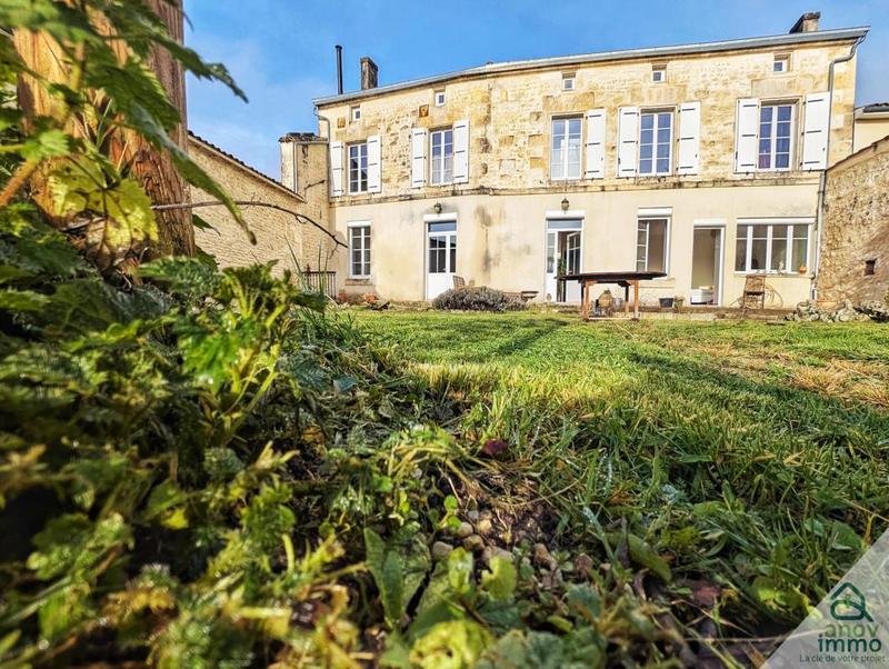 Maison de ville - 234 m² - 9 pièces