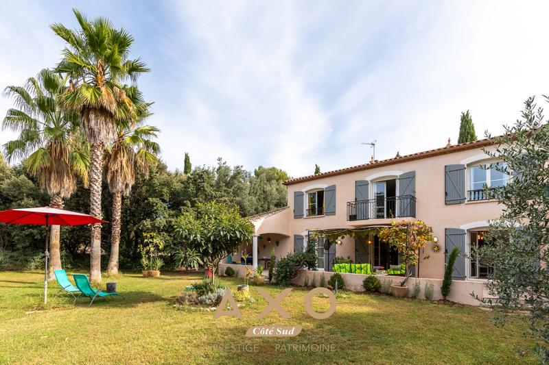 Propriété - 164 m² - 6 pièces