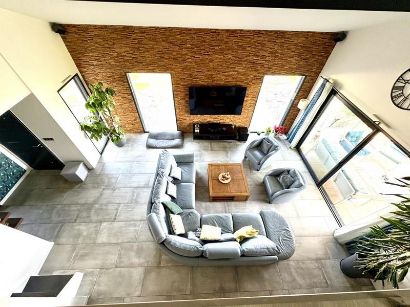 Maison - 205 m² - 7 pièces