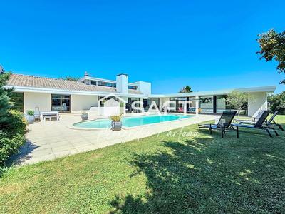 Maison - 240 m² - 7 pièces