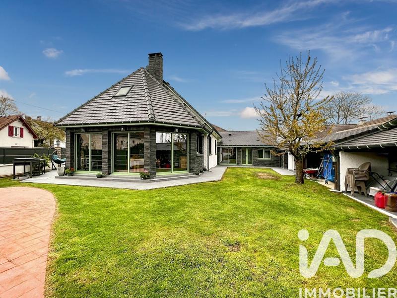 Maison - 235 m² - 7 pièces