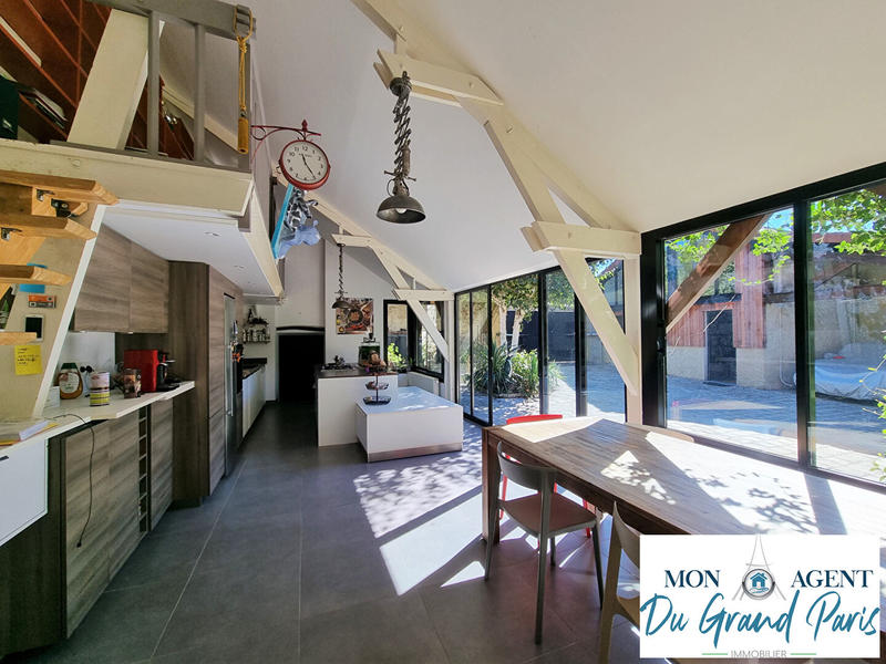 Maison - 273 m² - 8 pièces