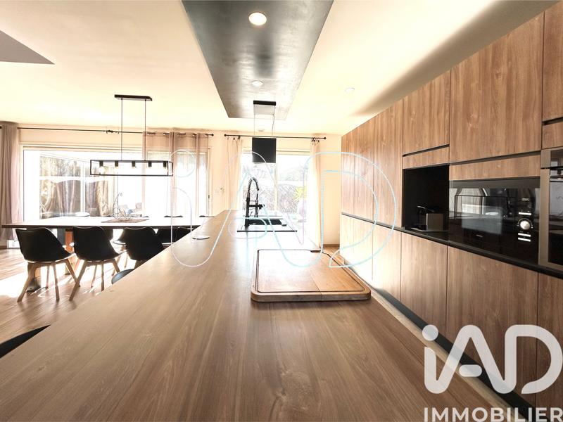 Maison - 181 m² - 6 pièces