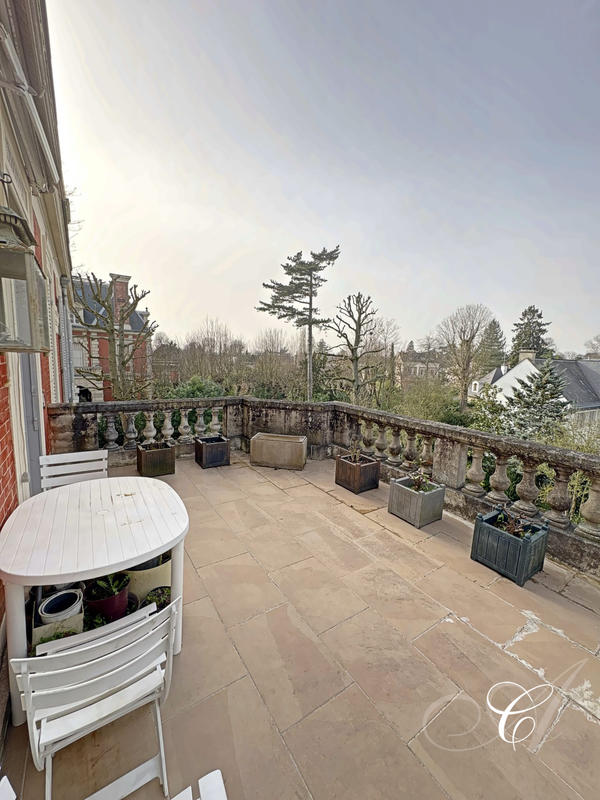 Appartement - 144 m² - 7 pièces