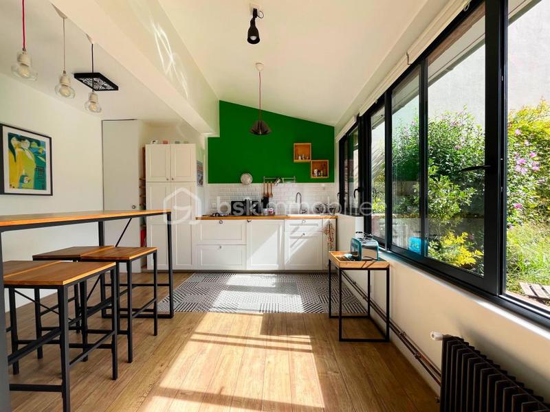 Maison - 210 m² - 6 pièces