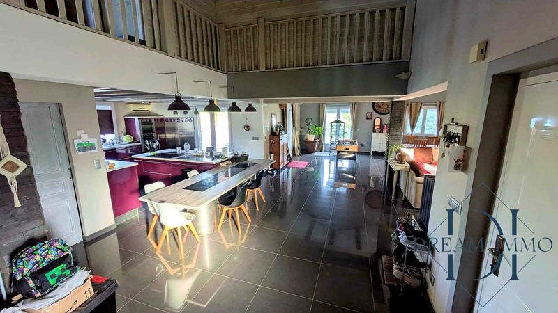 Maison - 276 m² - 7 pièces