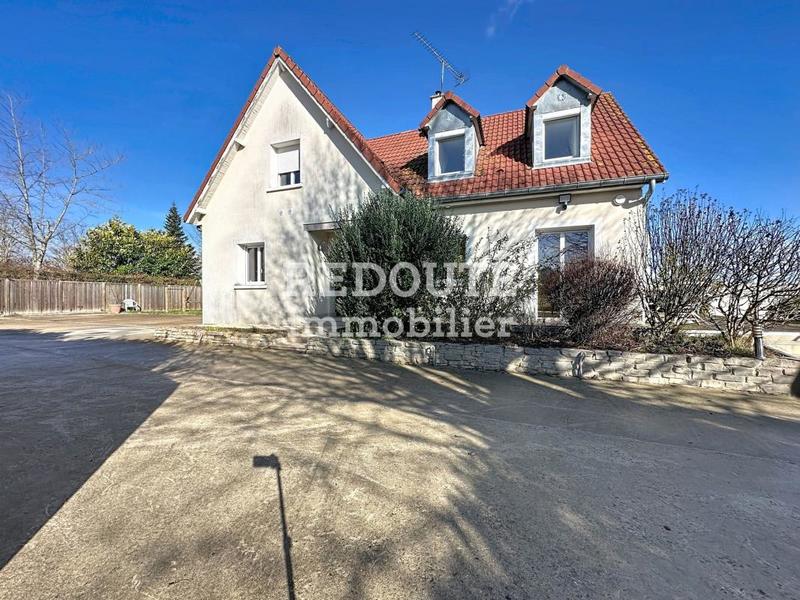 Maison - 203 m² - 7 pièces