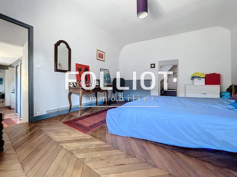 Maison - 206 m² - 8 pièces