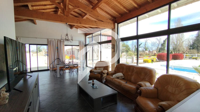 Maison - 650 m² - 17 pièces