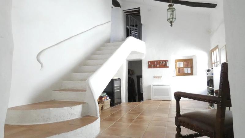 Propriété - 272 m² - 9 pièces