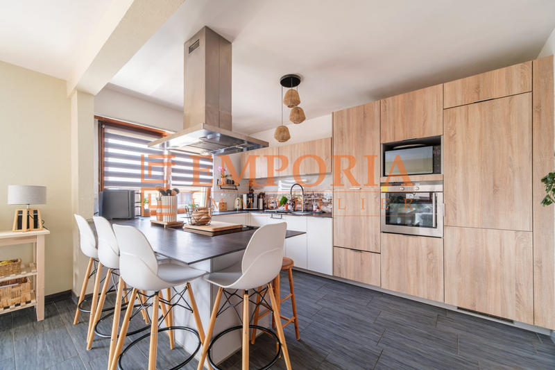 Maison - 156 m² - 7 pièces