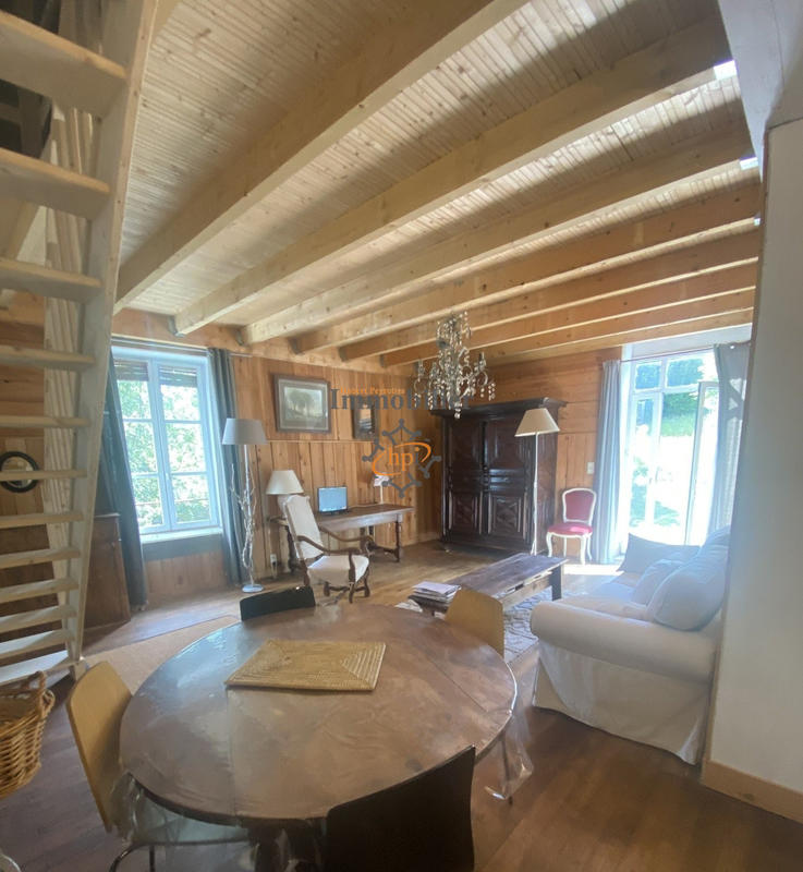 Propriété - 305 m² - 11 pièces