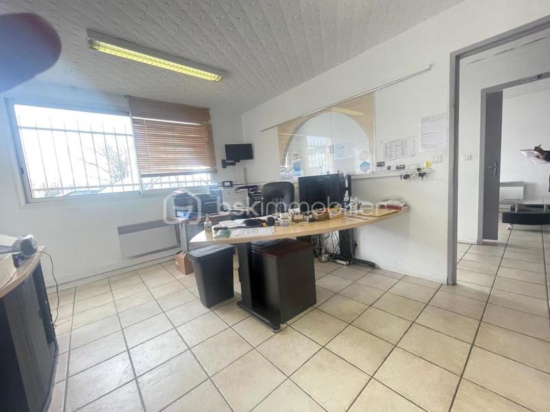 Local d'activité / Entrepôt - 2 300 m² - 1 pièce