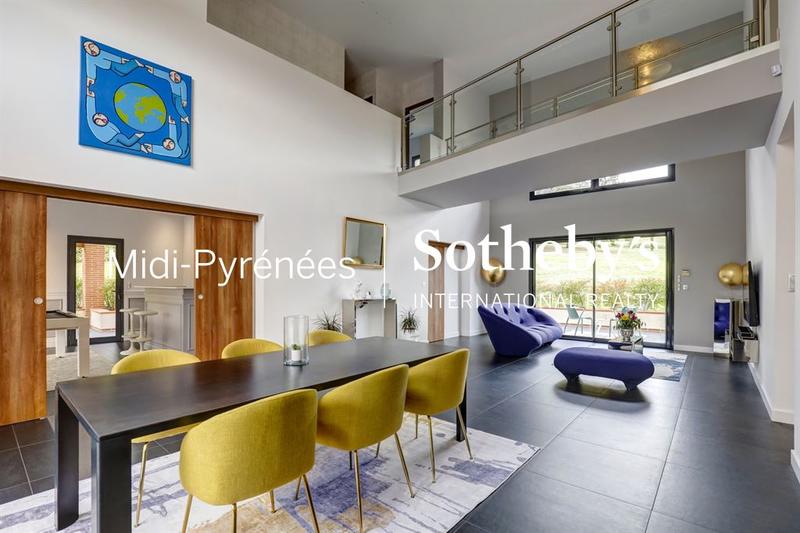 Maison - 320 m² - 9 pièces