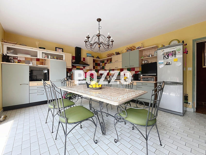 Maison - 174 m² - 7 pièces