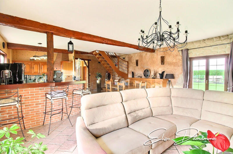 Maison - 216 m² - 6 pièces