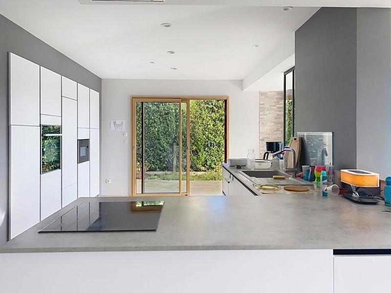 Maison - 325 m² - 11 pièces