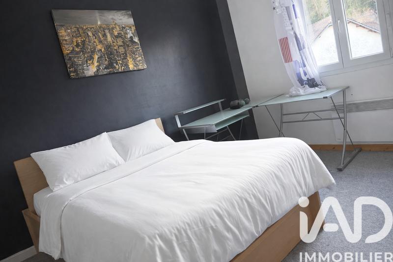 Maison - 250 m² - 6 pièces