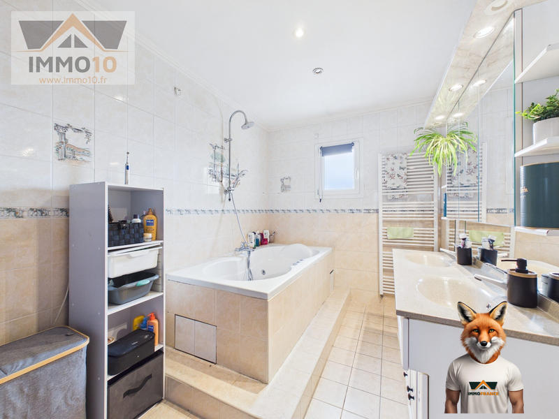 Maison - 98 m² - 5 pièces