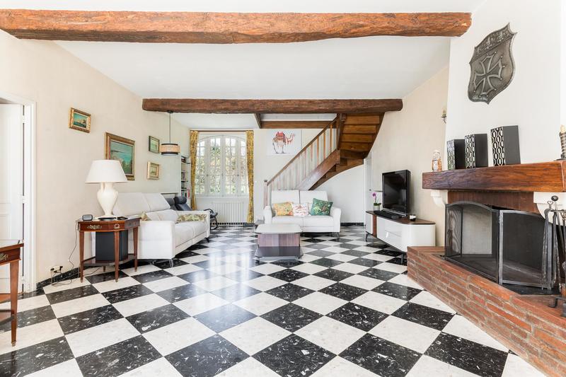 Demeure - 340 m² - 9 pièces