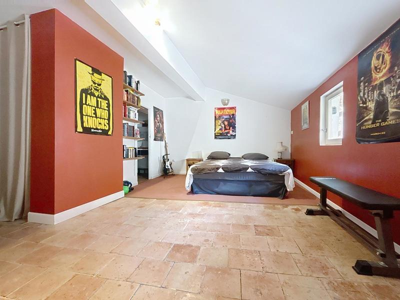 Maison - 265 m² - 10 pièces