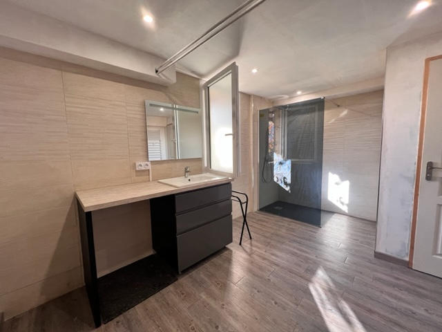 Maison - 210 m² - 11 pièces