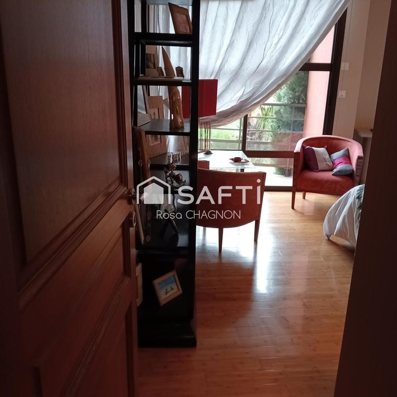 Maison - 220 m² - 7 pièces