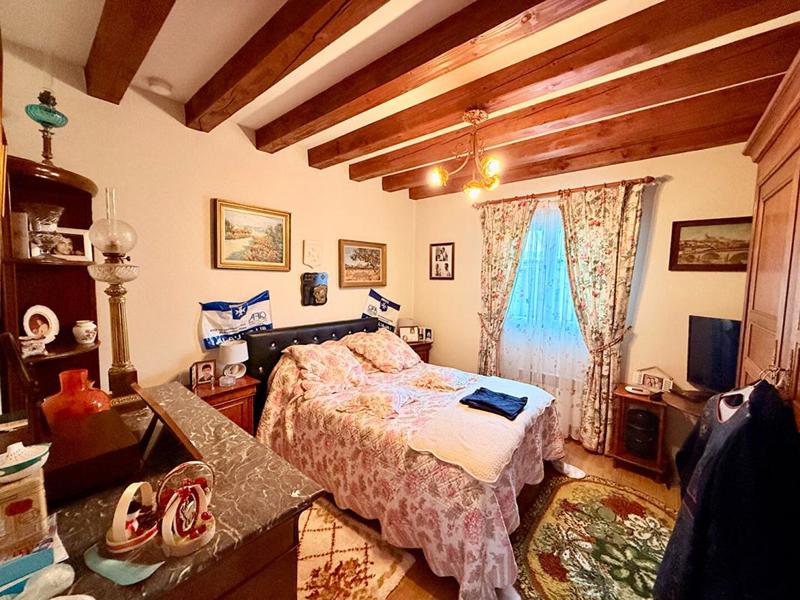 Maison - 250 m² - 10 pièces