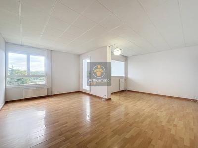 Appartement - 93 m² - 5 pièces