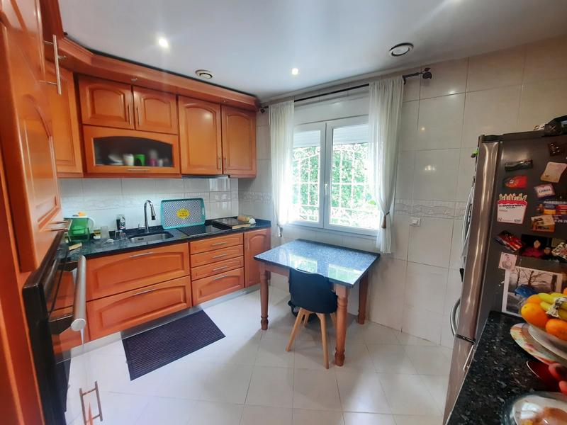 Maison - 242 m² - 6 pièces