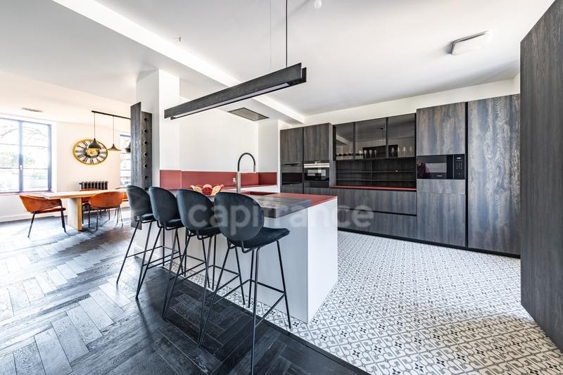 Propriété - 362 m² - 10 pièces