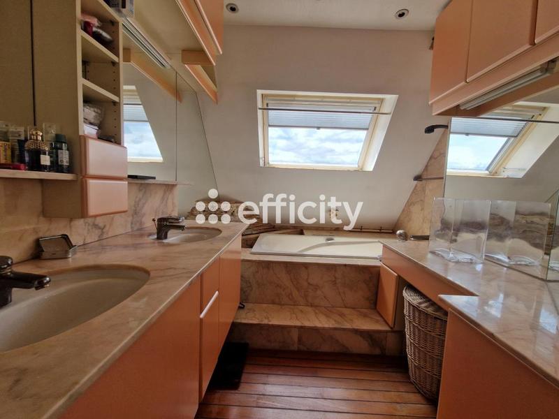 Appartement - 98 m² - 5 pièces