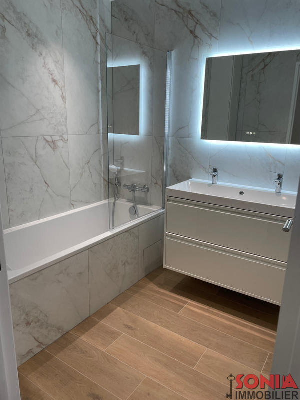 Appartement - 99 m² - 4 pièces