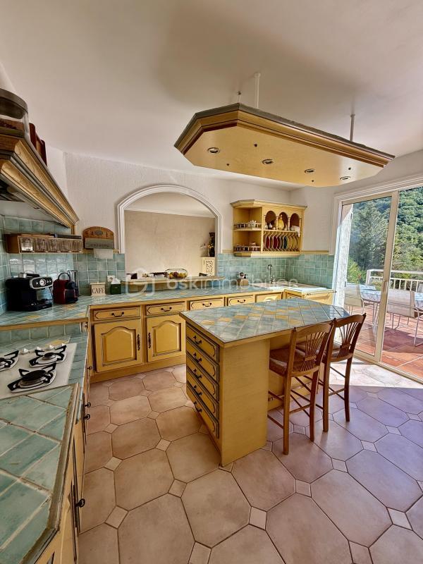 Maison - 240 m² - 6 pièces