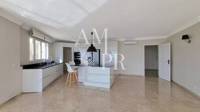 Villa - 239 m² - 6 pièces