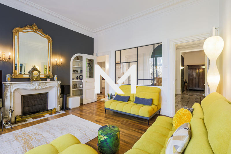 Appartement - 229 m² - 7 pièces