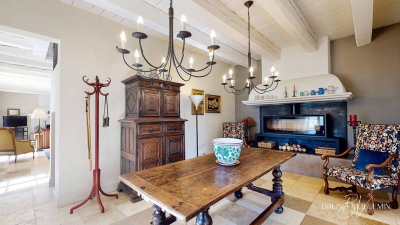 Demeure - 413 m² - 14 pièces