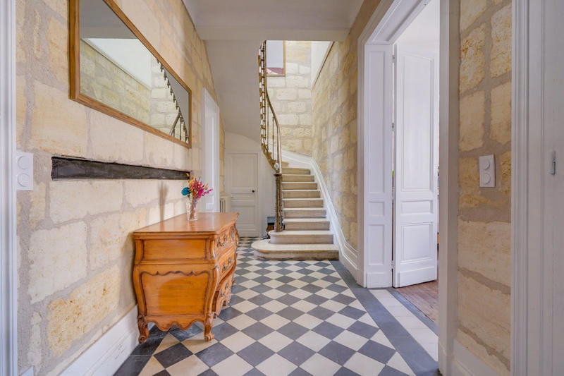 Maison - 200 m² - 8 pièces