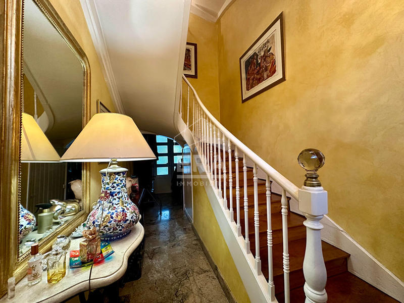 Maison - 364 m² - 6 pièces