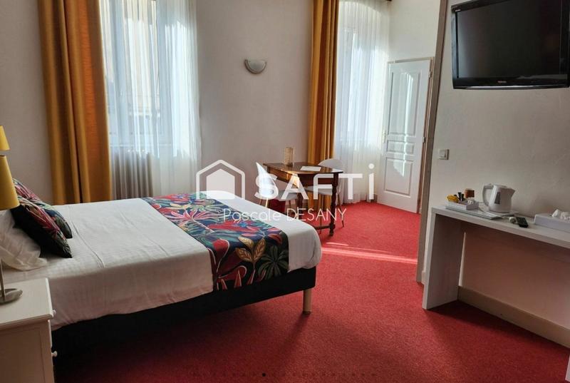 Local commercial - 1 600 m² - 35 pièces