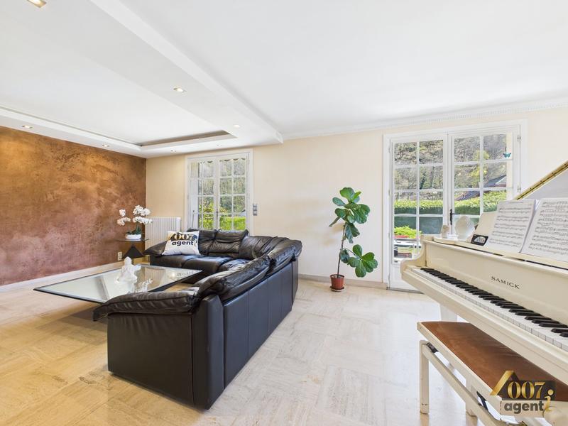 Maison - 224 m² - 7 pièces