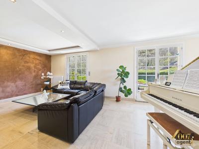 Maison - 224 m² - 7 pièces